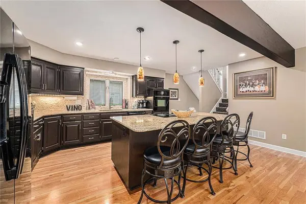 807 NW Bent Tree DR, Lee's Summit, MO 64081