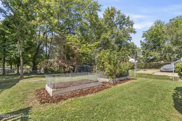 3904 Bonifay Ct, Louisville, KY 40299