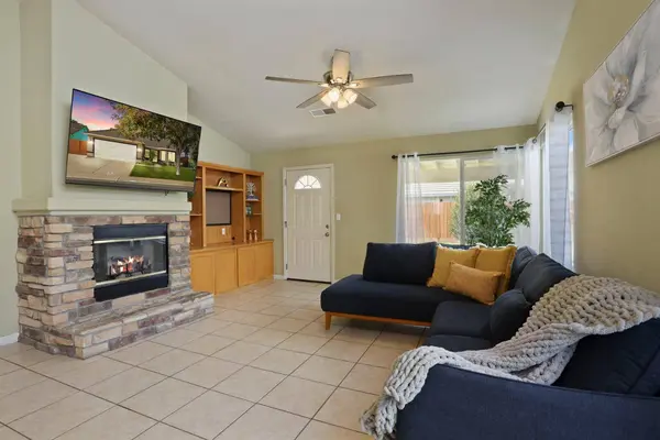 1505 Dreyfus LN, Modesto, CA 95355