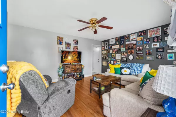 2018 Dixie Garden Dr, Louisville, KY 40272