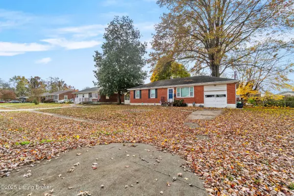 2018 Dixie Garden Dr, Louisville, KY 40272