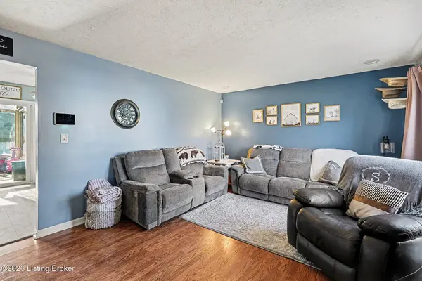 6214 Lynnchester Dr, Louisville, KY 40219