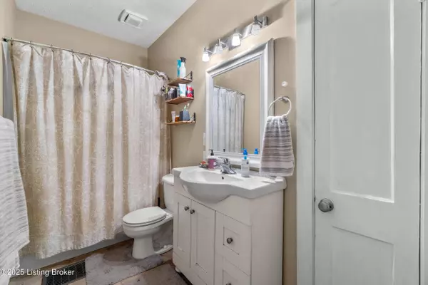 4902 Greenwood Rd, Louisville, KY 40258