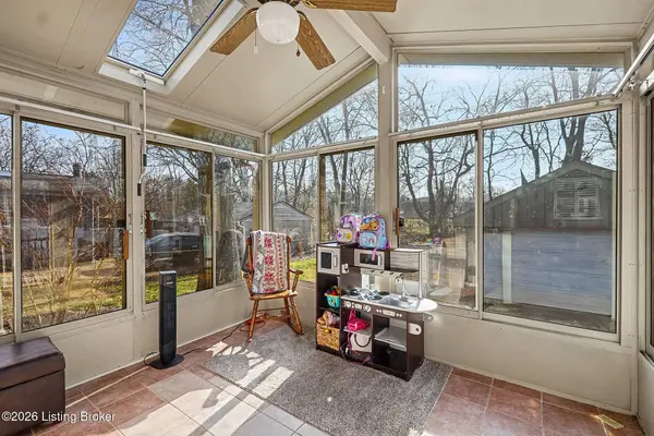 6214 Lynnchester Dr, Louisville, KY 40219