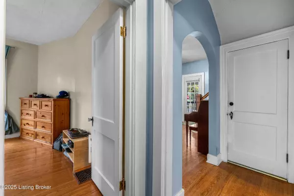 4902 Greenwood Rd, Louisville, KY 40258