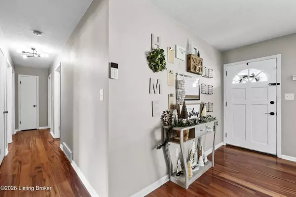 6714 Shareith Dr, Louisville, KY 40228