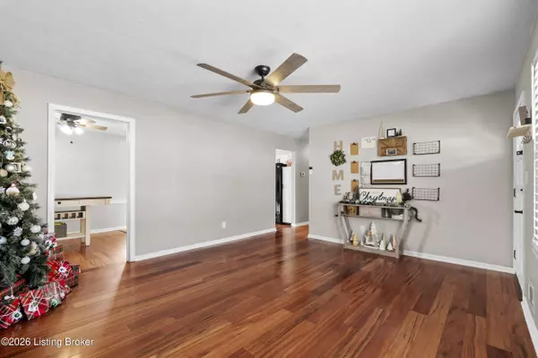 6714 Shareith Dr, Louisville, KY 40228