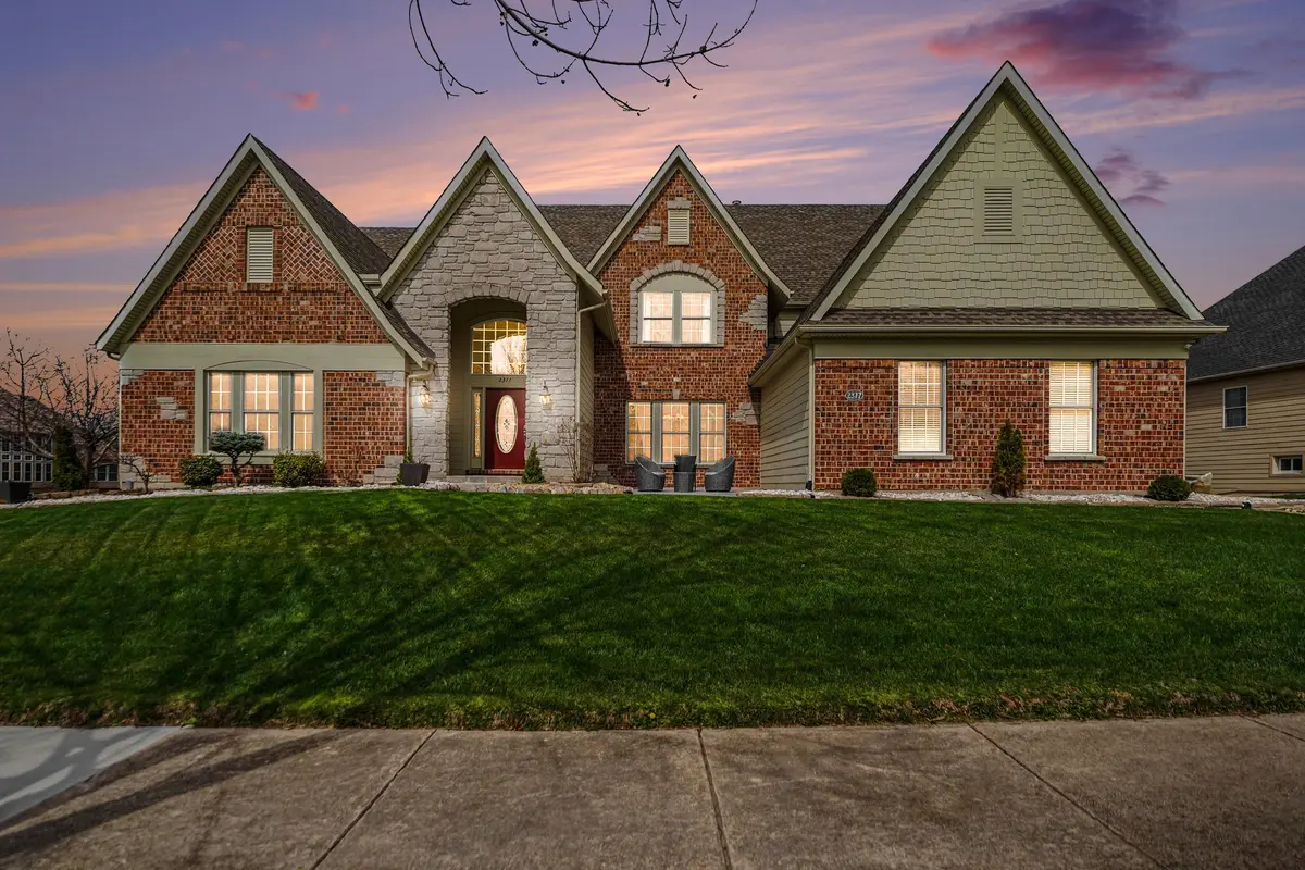 2377 Spring Mill Estates Dr, St Charles, MO 63303-1312