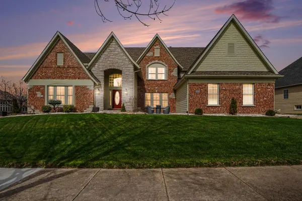 2377 Spring Mill Estates Dr, St Charles, MO 63303-1312