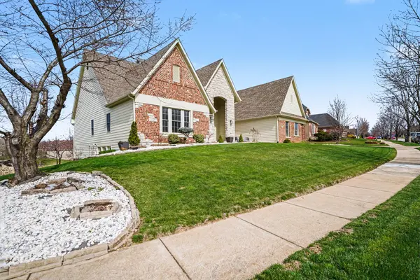 2377 Spring Mill Estates Dr, St Charles, MO 63303-1312