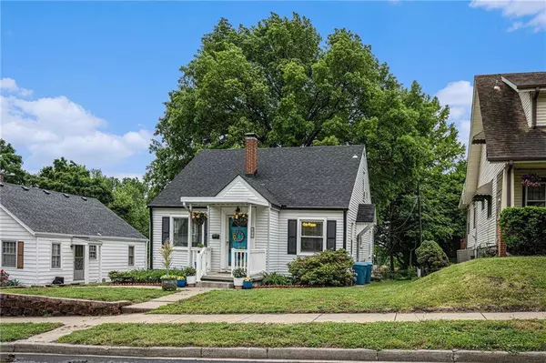 2764 Jackson ST, St Joseph, MO 64507