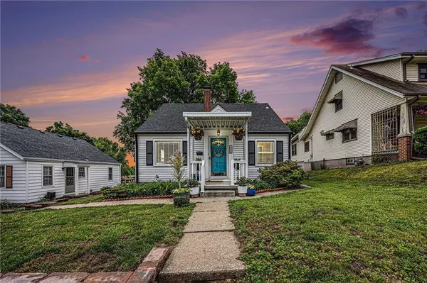 2764 Jackson ST, St Joseph, MO 64507