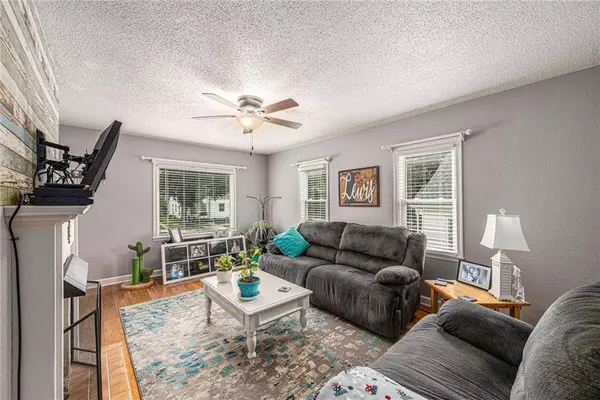 2764 Jackson ST, St Joseph, MO 64507