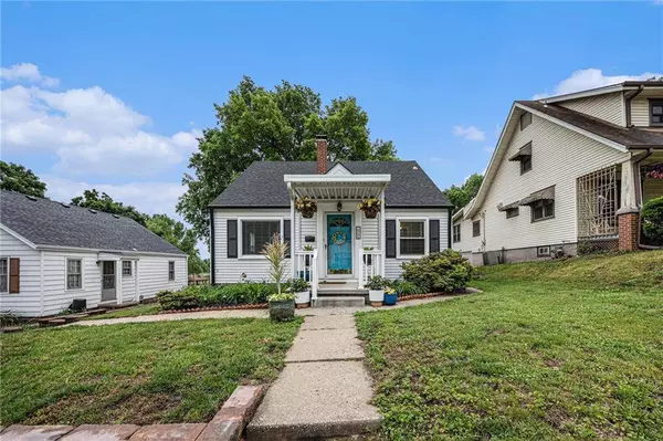 2764 Jackson ST, St Joseph, MO 64507