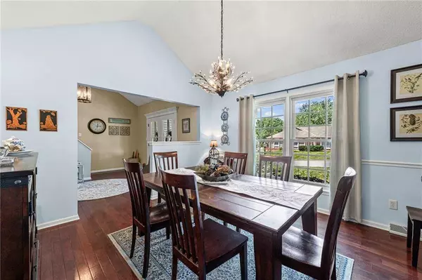 4318 Stonecrest DR, St Joseph, MO 64506