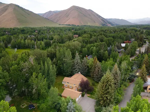 302 Easy St, Blaine County, ID 83333