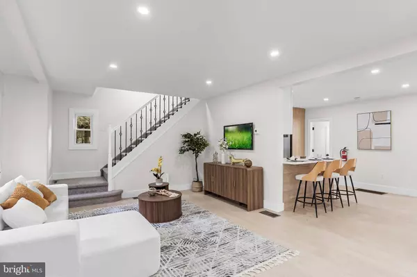 4 E HADDON AVE, Oaklyn, NJ 08107