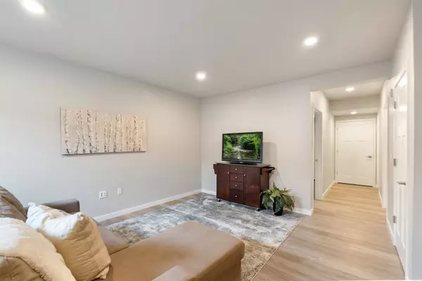 1513 O'Keeffe Avenue, Sun Prairie, WI 53590