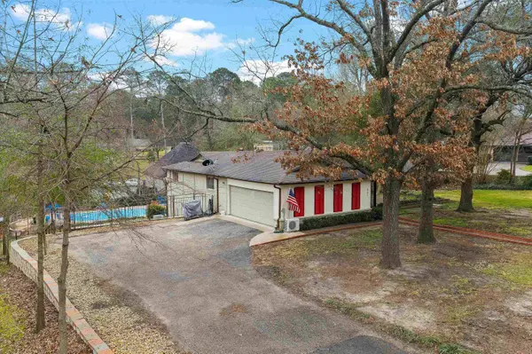 851 Country Place, Longview, TX 75605