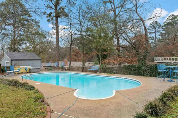 851 Country Place, Longview, TX 75605