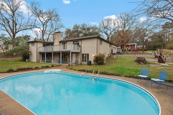 851 Country Place, Longview, TX 75605