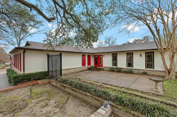 851 Country Place