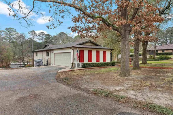 851 Country Place, Longview, TX 75605
