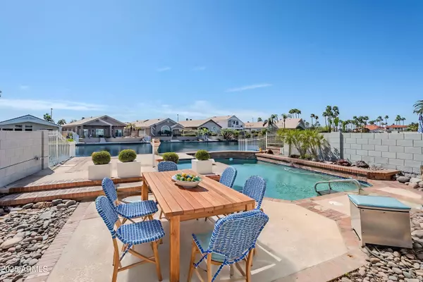 1321 W WINDRIFT Way, Gilbert, AZ 85233