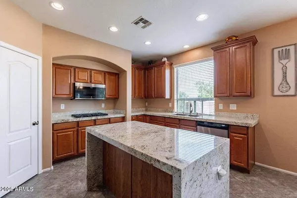 2930 E QUIET HOLLOW Lane, Phoenix, AZ 85024