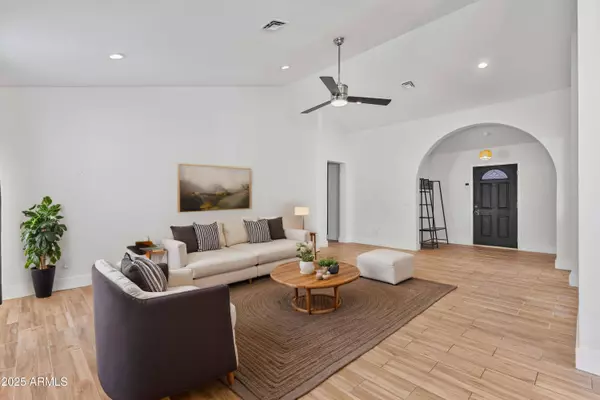 4632 E KACHINA Trail, Phoenix, AZ 85044