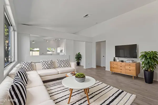 2926 W Potter Drive, Phoenix, AZ 85027