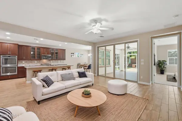945 W YELLOWSTONE Way, Chandler, AZ 85248