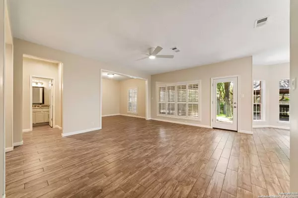 2118 Mollys Way, San Antonio, TX 78232