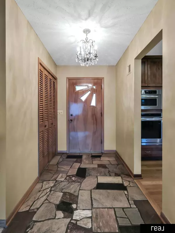 3715 S 49th Street, Omaha, NE 68106