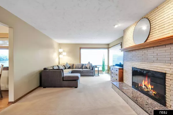 3715 S 49th Street, Omaha, NE 68106