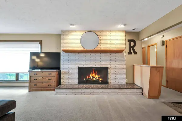 3715 S 49th Street, Omaha, NE 68106