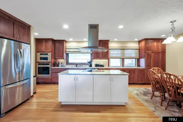 3715 S 49th Street, Omaha, NE 68106