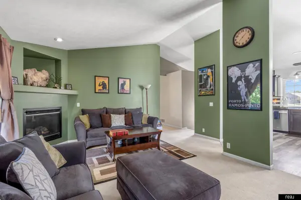 1910 Southview DR, Papillion, NE 68046
