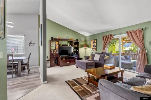 1910 Southview DR, Papillion, NE 68046