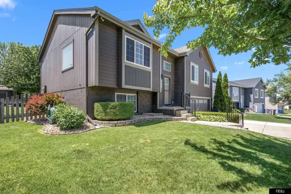 1910 Southview DR, Papillion, NE 68046