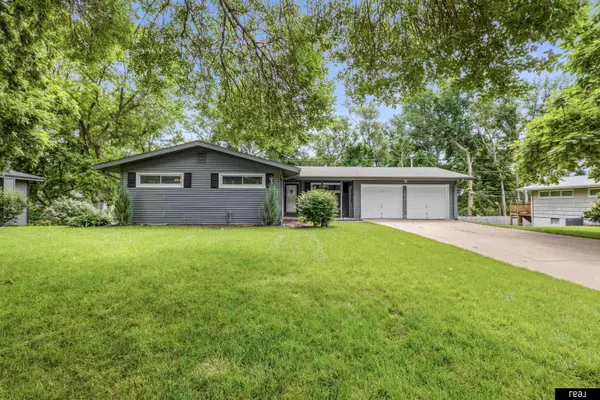 2815 S 102nd ST, Omaha, NE 68124