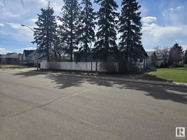 12935 / 12937 82 ST NW, Edmonton, AB T5E 2T3