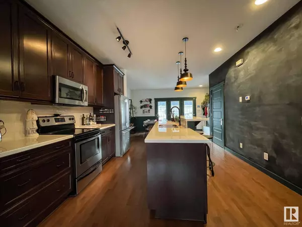 1064 GAULT BV NW, Edmonton, AB T5E 6N7