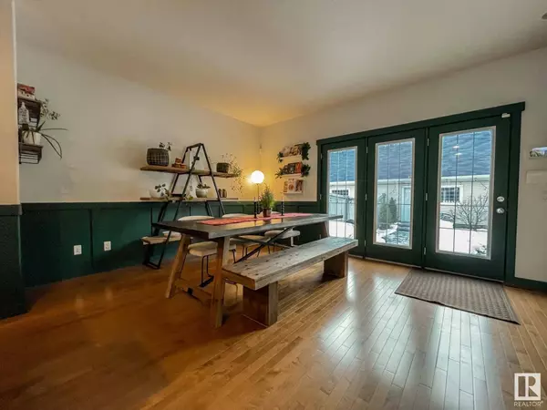 1064 GAULT BV NW, Edmonton, AB T5E 6N7