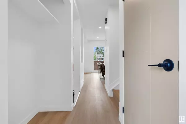 #11 3812 20 AV NW, Edmonton, AB T6L 4B2