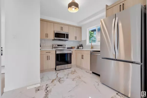 #11 3812 20 AV NW, Edmonton, AB T6L 4B2