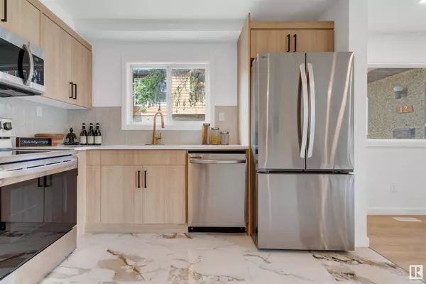 #11 3812 20 AV NW, Edmonton, AB T6L 4B2