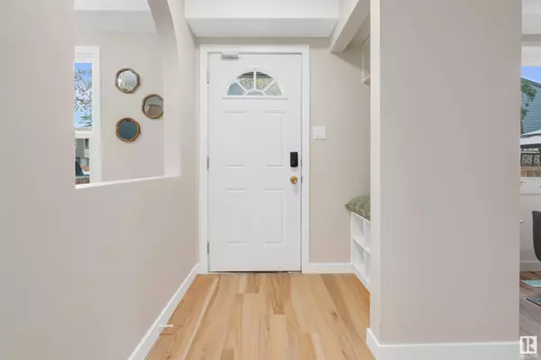 62 WILLOWDALE PL NW, Edmonton, AB T5T 1Z4