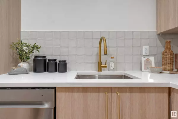 62 WILLOWDALE PL NW, Edmonton, AB T5T 1Z4