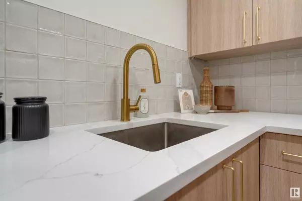 62 WILLOWDALE PL NW, Edmonton, AB T5T 1Z4